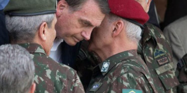 Golpe punhal verde e amarelo