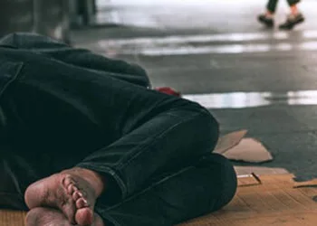 PESSOAS EM SITUAÇÃO DE RUA: MUDE O SEU OLHAR