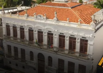 Academia Pindamonhangabense de Letras realiza sessão solene de abril