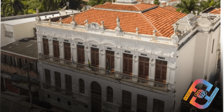 Academia Pindamonhangabense de Letras realiza sessão solene de abril